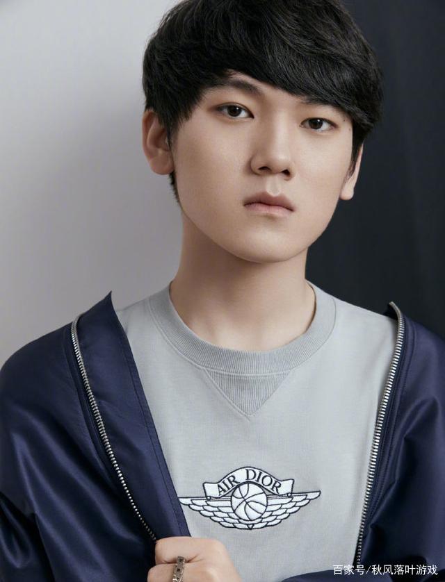 xiaocaobao 的 Vampire 爆炸性伤害 LANGX 的石人设置了一道墙，SG消灭了 Big Green Mood